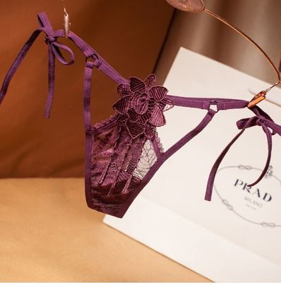 Gancho G - a cuecas &quot;sexy&quot; da mulher do bordado da cuecas do roupa interior das senhoras da corda