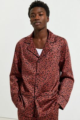 O colar contrasta a roupa de noite longa dos pyjamas do poliéster da luva dos homens de seda dos pijamas do cetim