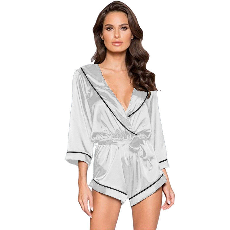 A roupa interior profunda do decote em V de XS 66cm ata mulheres mais as camisetas de seda do tamanho