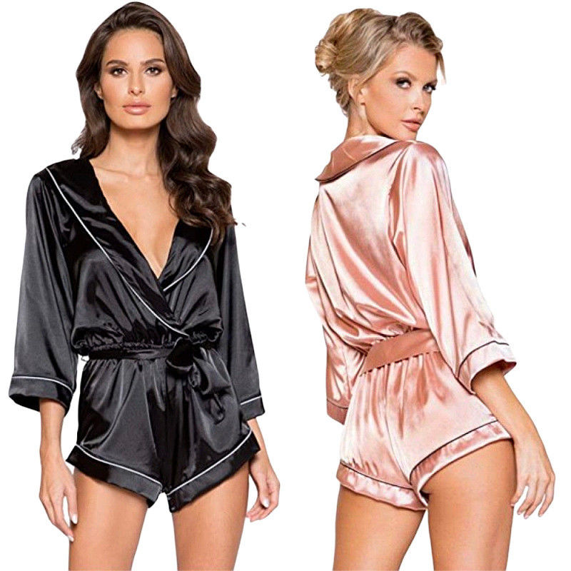 A roupa interior profunda do decote em V de XS 66cm ata mulheres mais as camisetas de seda do tamanho